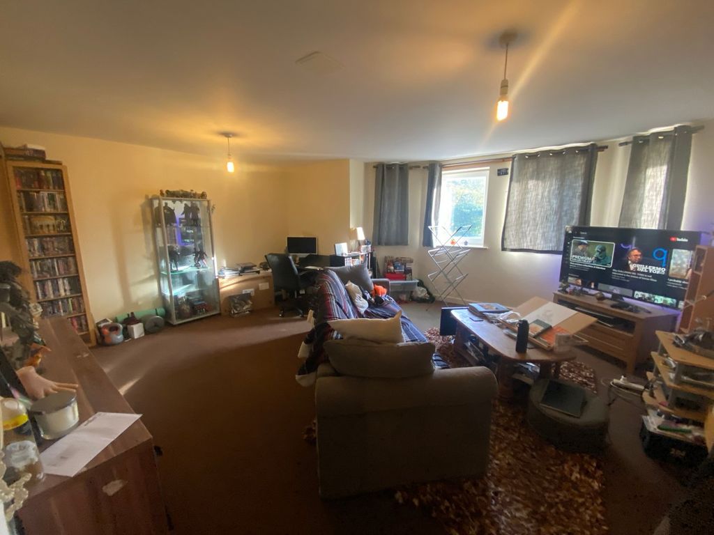 Property photo 2 of 8