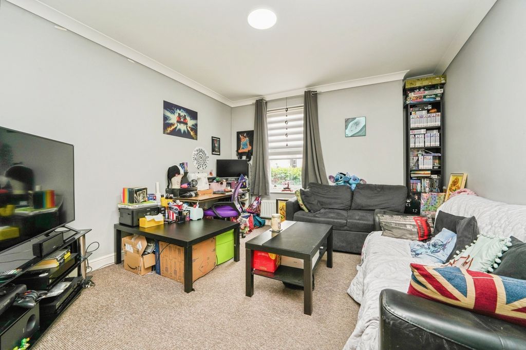 Property photo 3 of 8 Pbox-Img.Jpg