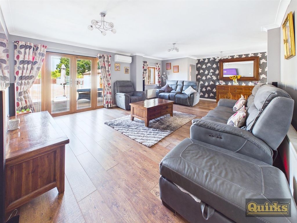 Property photo 2 of 39 Cam02342G0-Pr0216-Still005.Jpg