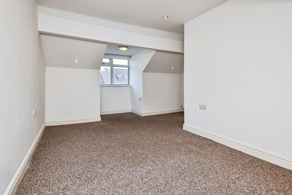 Property photo 3 of 20 Pbox-Img.Jpg
