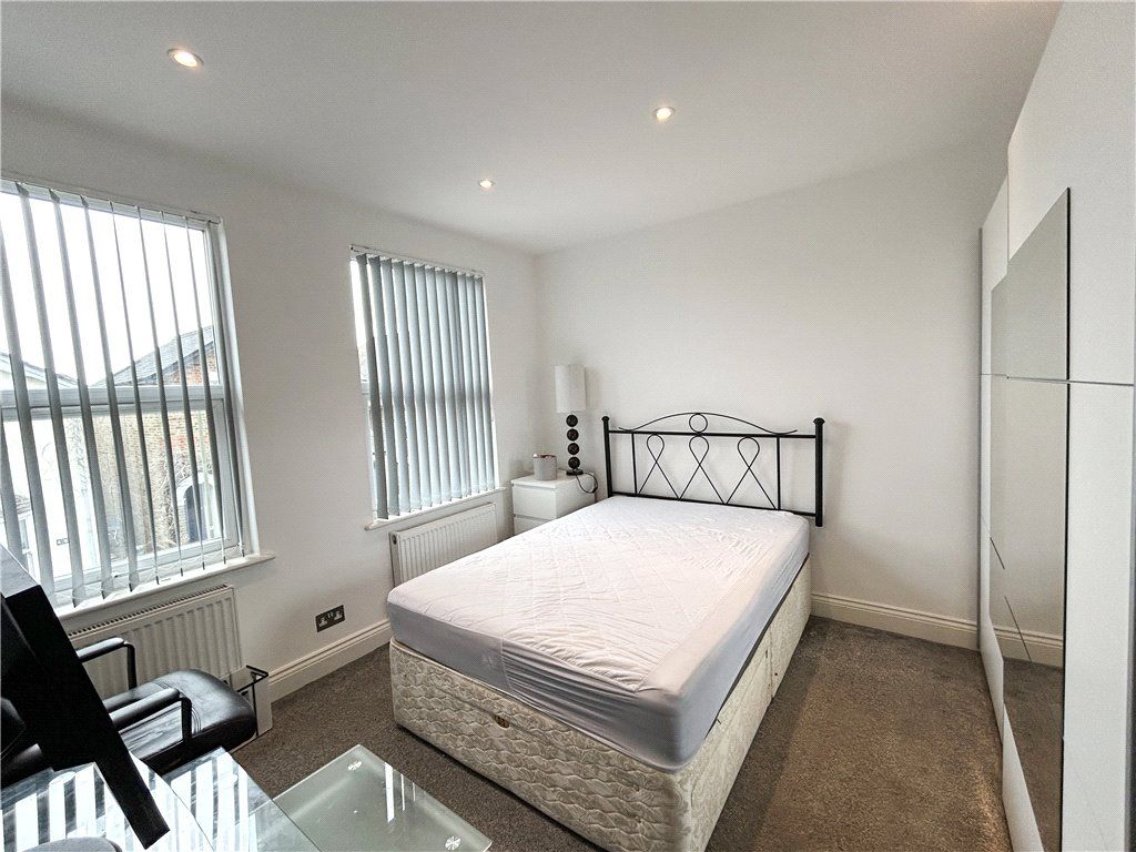 Property photo 1 of 6 Bedroom