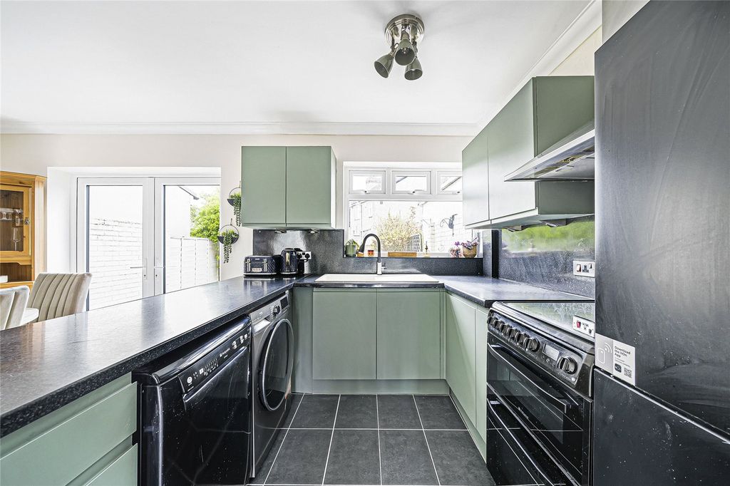 Property photo 3 of 19 Kitchen