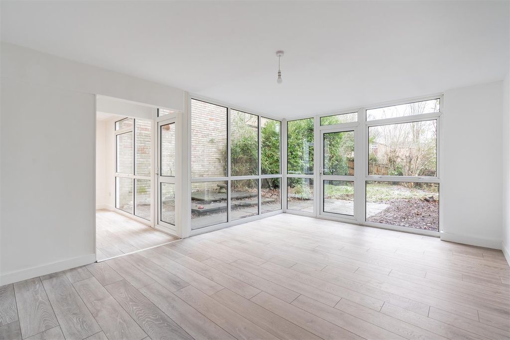 Property photo 3 of 19 Living Room