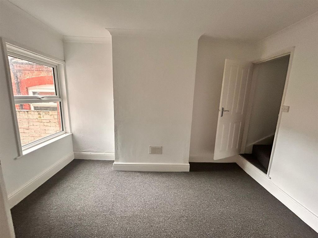 Property photo 3 of 11 E3c2c732-5d01-47B8-806B-92782Dda3E64.Jpg