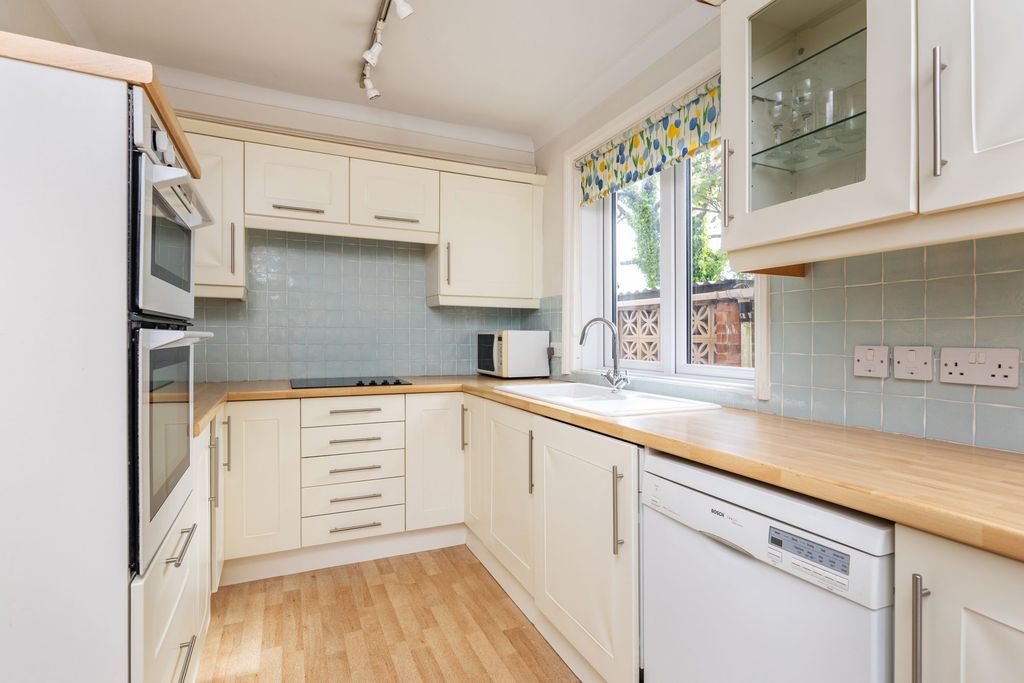 Property photo 2 of 16