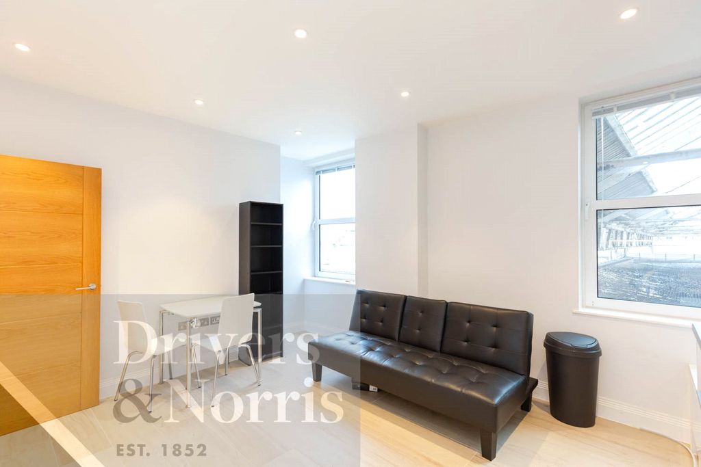 Property photo 2 of 5 Picture No. 15