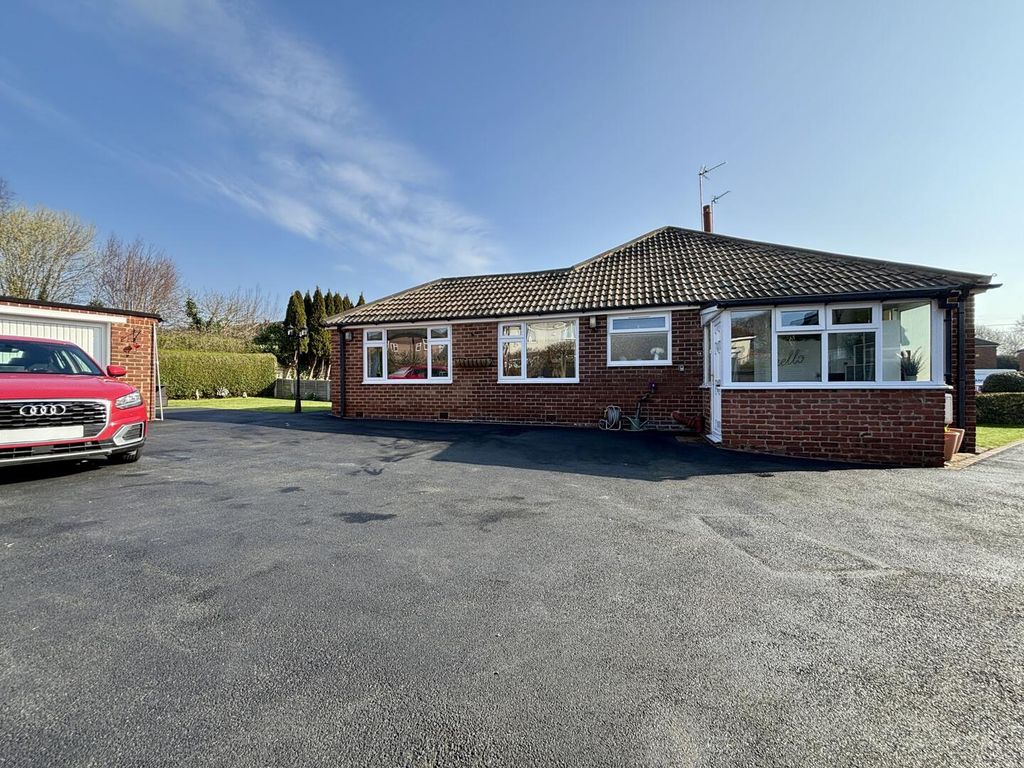 Property photo 1 of 26 Side (Exterior)