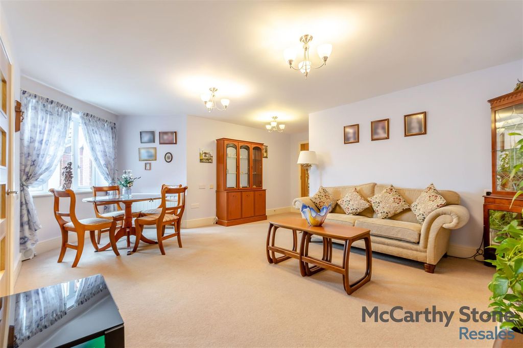 Property photo 2 of 16 8666627-Interior10.Jpg