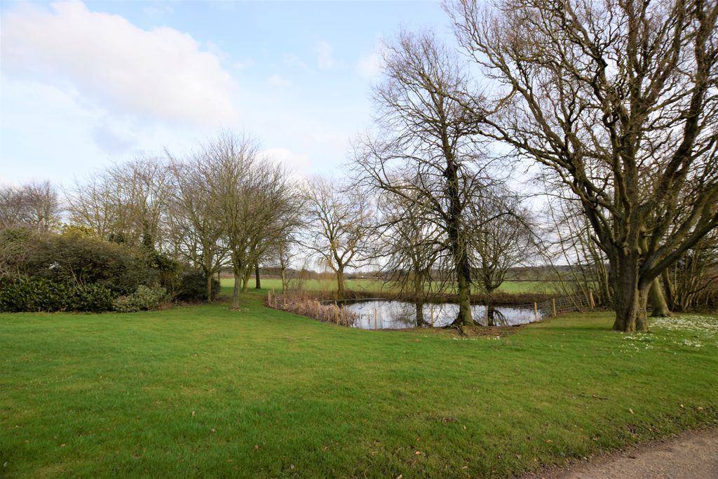 Property photo 2 of 11 Photo 02