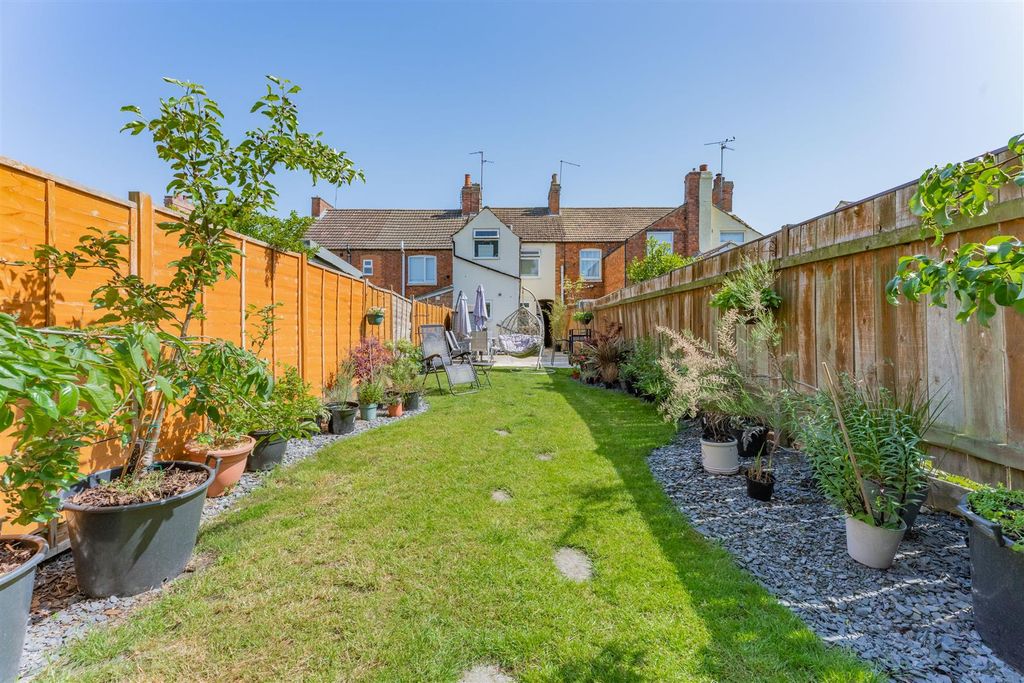 Property photo 2 of 25