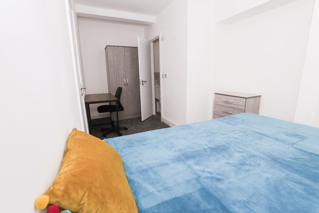 Property photo 1 of 16 Leven St (1).Jpg