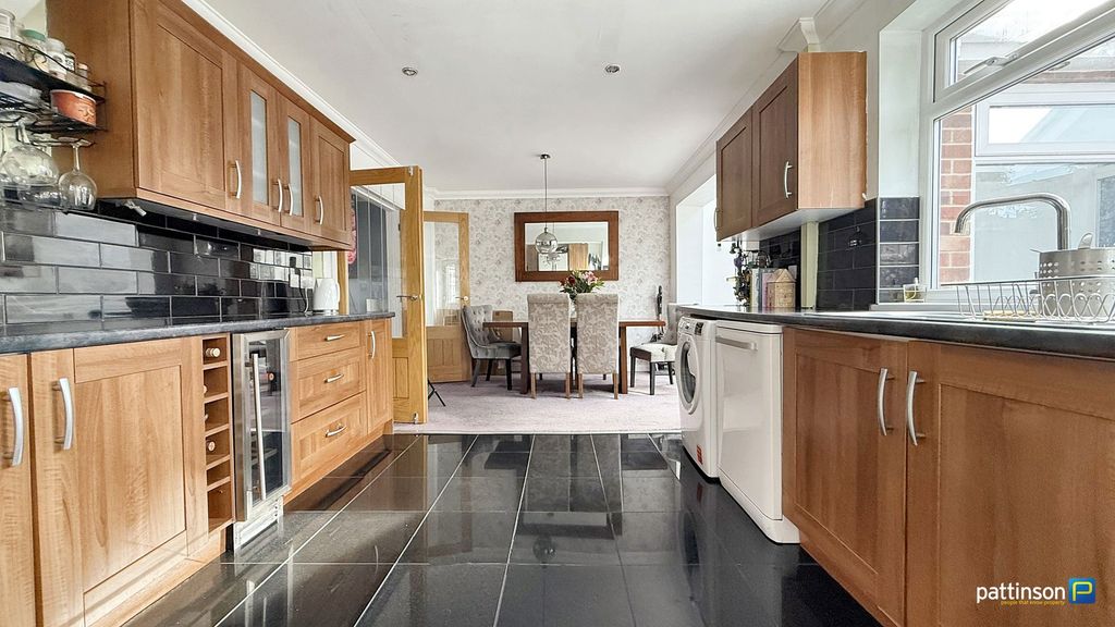 Property photo 3 of 35