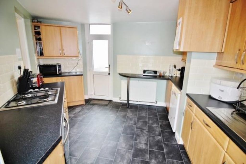 Property photo 2 of 7 Kitchen