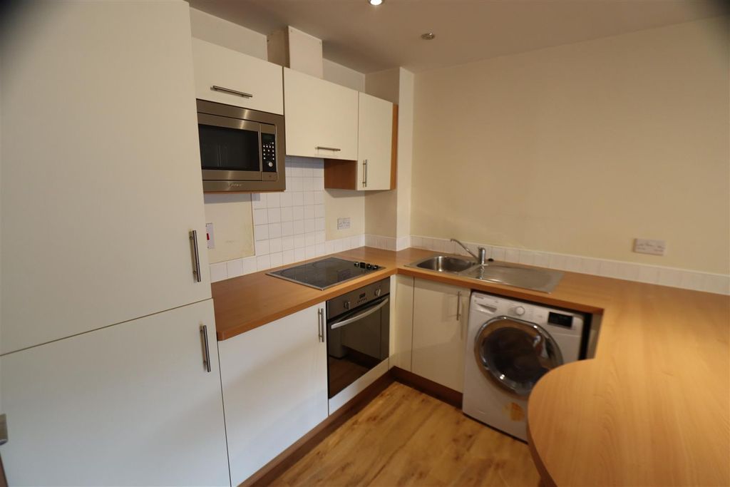 Property photo 3 of 11 Kitchen.Jpg