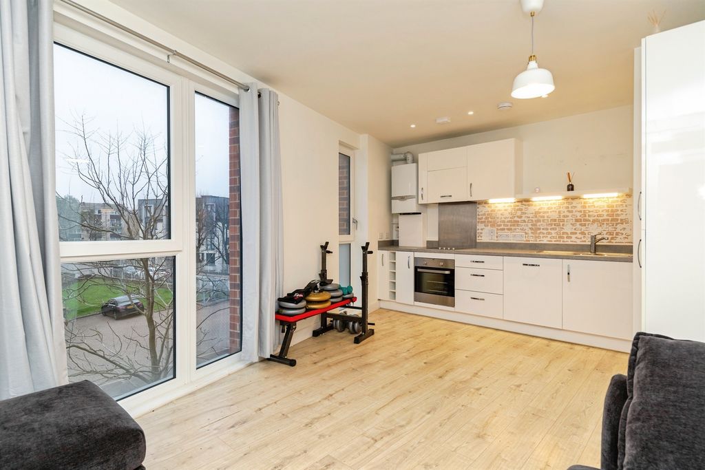 Property photo 3 of 11