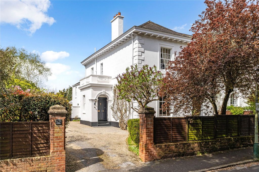 Property photo 1 of 22 12 Lyndhurst Road