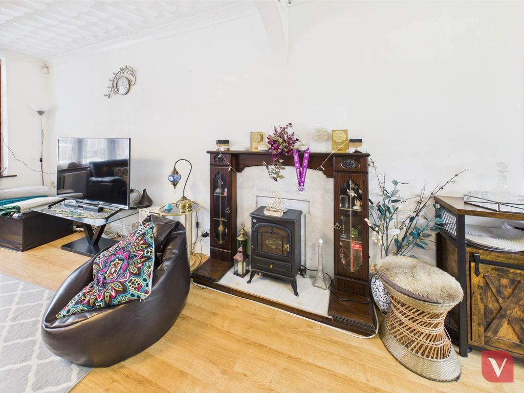 Property photo 3 of 16