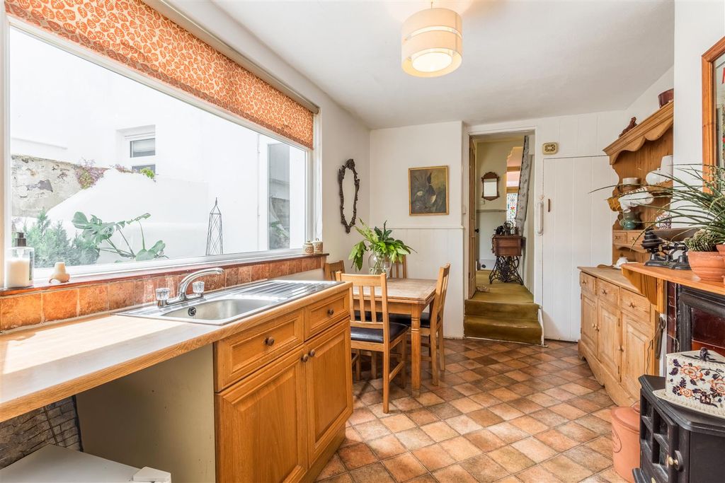 Property photo 3 of 31 26 Brooker Street-4.Jpg