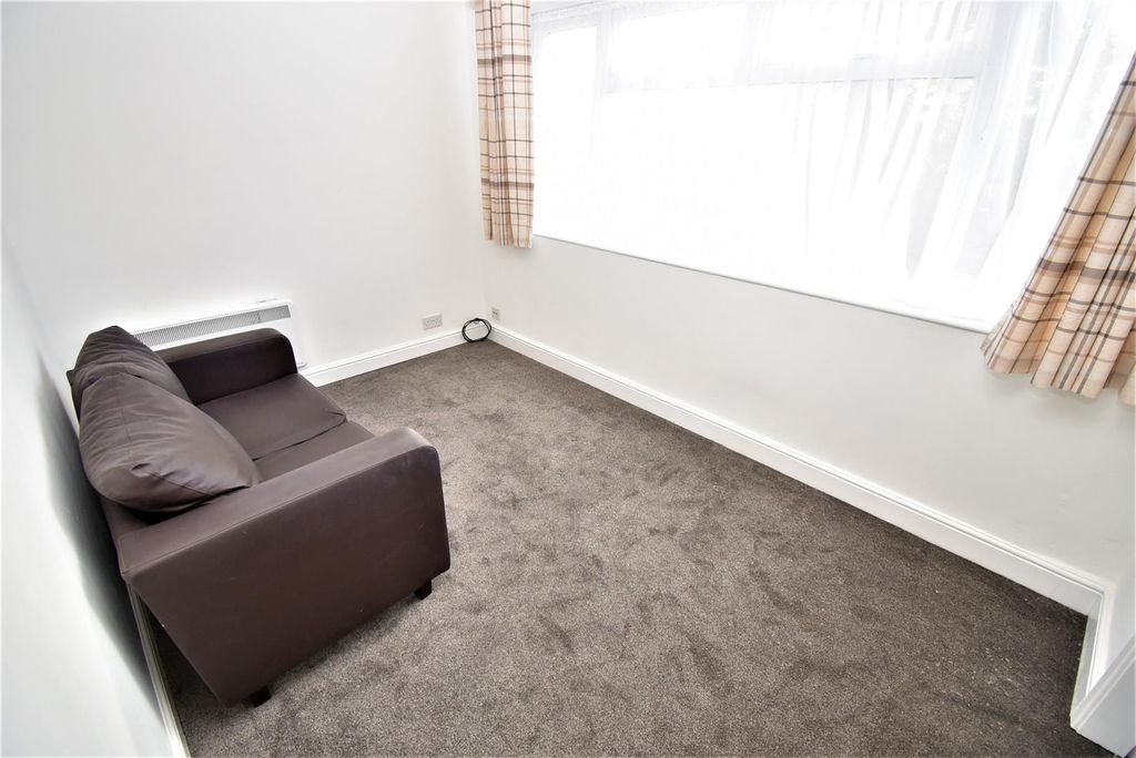 Property photo 2 of 4 Living Room