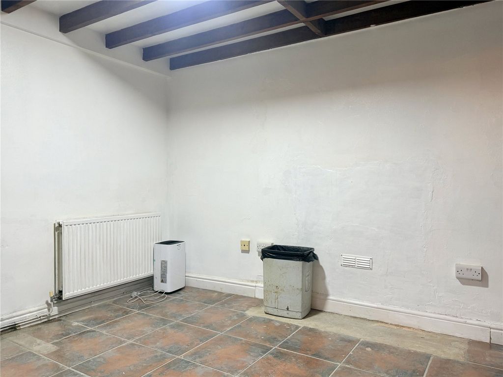 Property photo 3 of 12 Picture No. 18