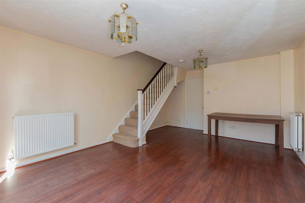 Property photo 3 of 14 16 Nicholas Gardens-8.Jpg
