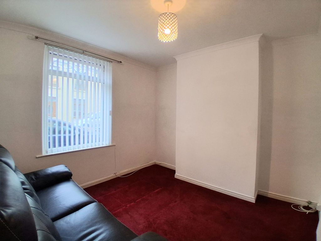 Property photo 3 of 12 Lounge