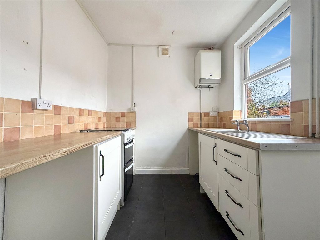 Property photo 3 of 18 Kitchen