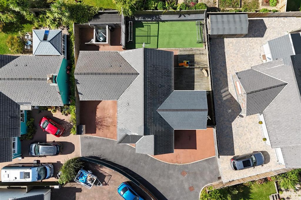 Property photo 2 of 16 Location