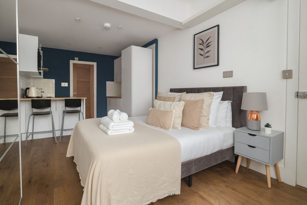 Property photo 3 of 20 Bedroom