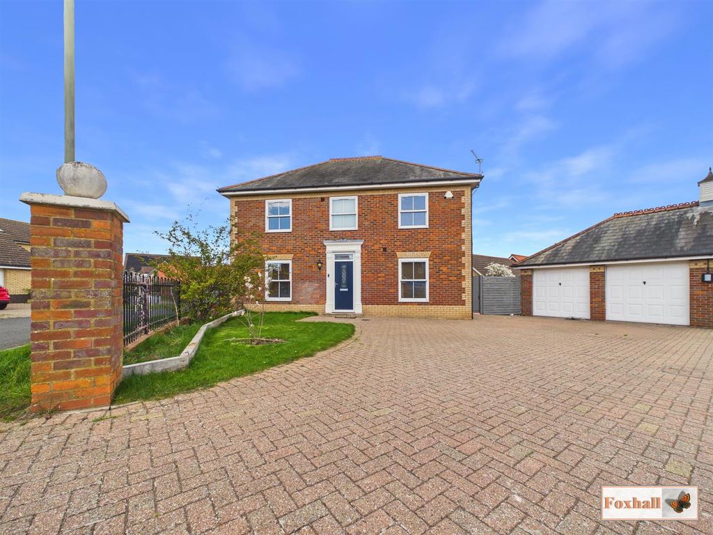 Property photo 1 of 27 Front Garden