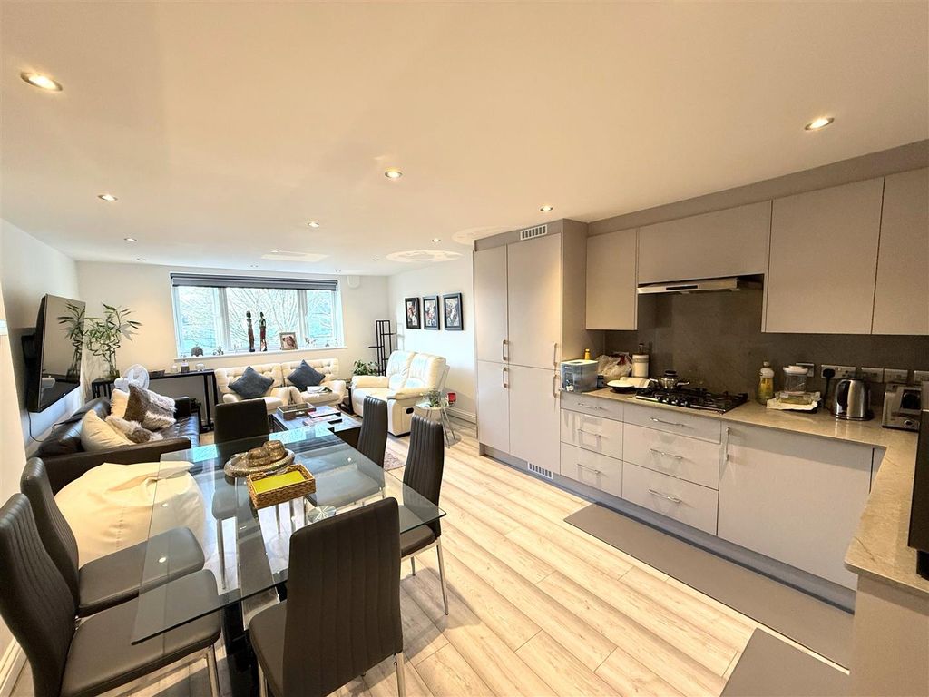 Property photo 3 of 10 Recep + Kit.Jpeg