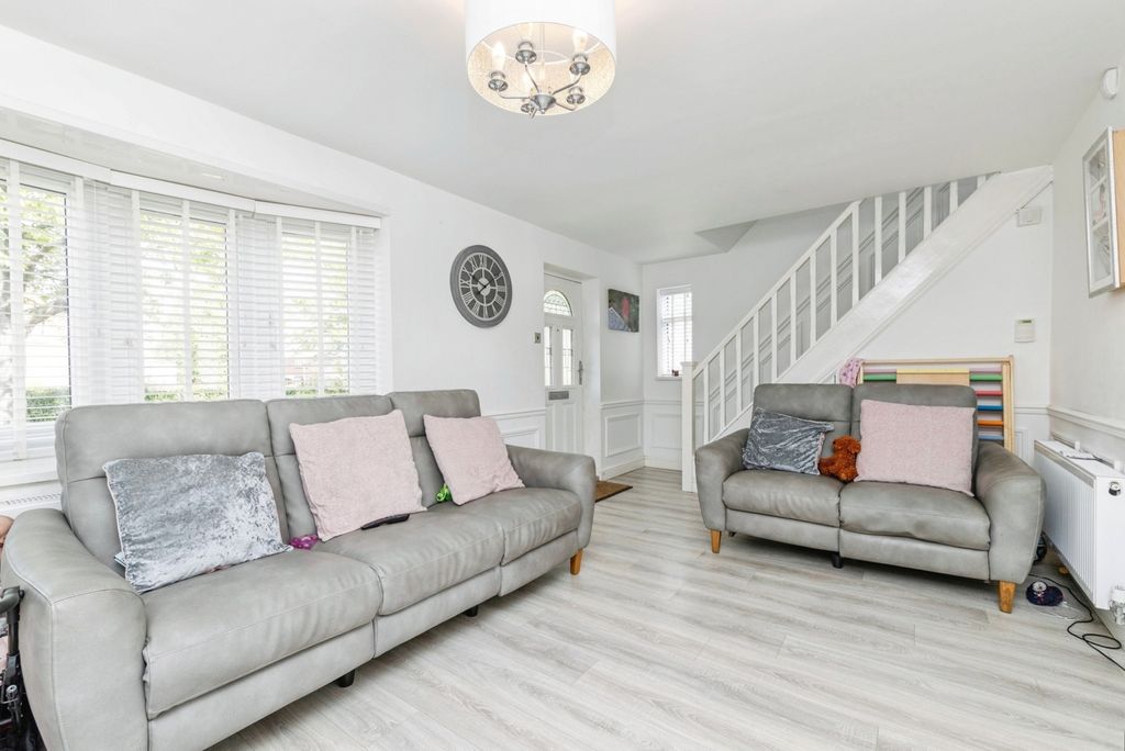 Property photo 3 of 19 Pbox-Img.Jpg