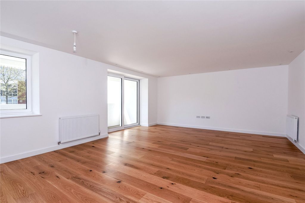 Property photo 3 of 10 Reception