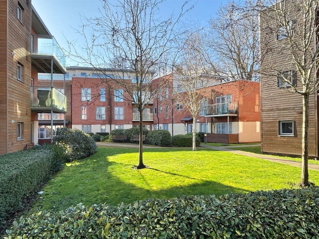 Property photo 3 of 15 Gardens