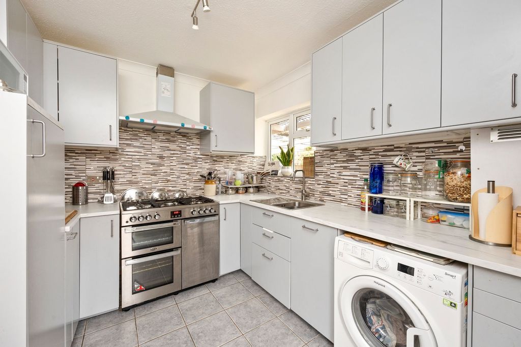 Property photo 2 of 23