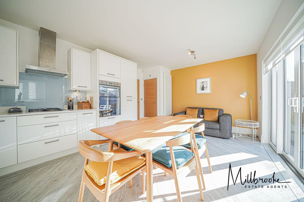 Property photo 3 of 34