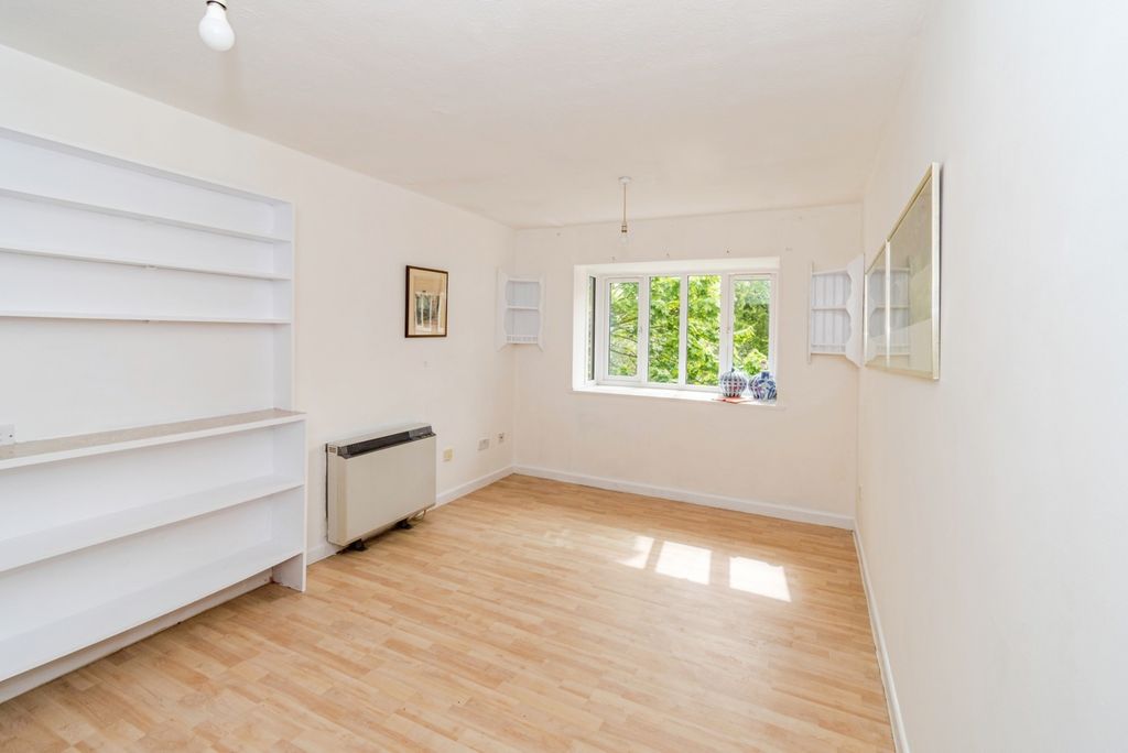 Property photo 2 of 17 Photo