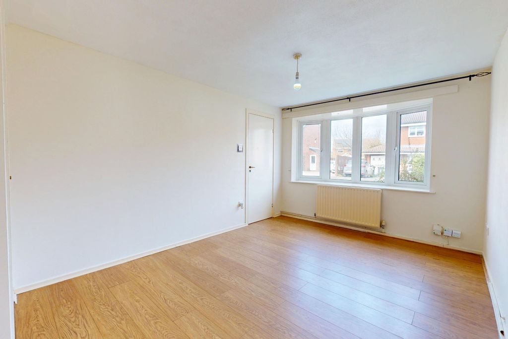 Property photo 3 of 19 4948137