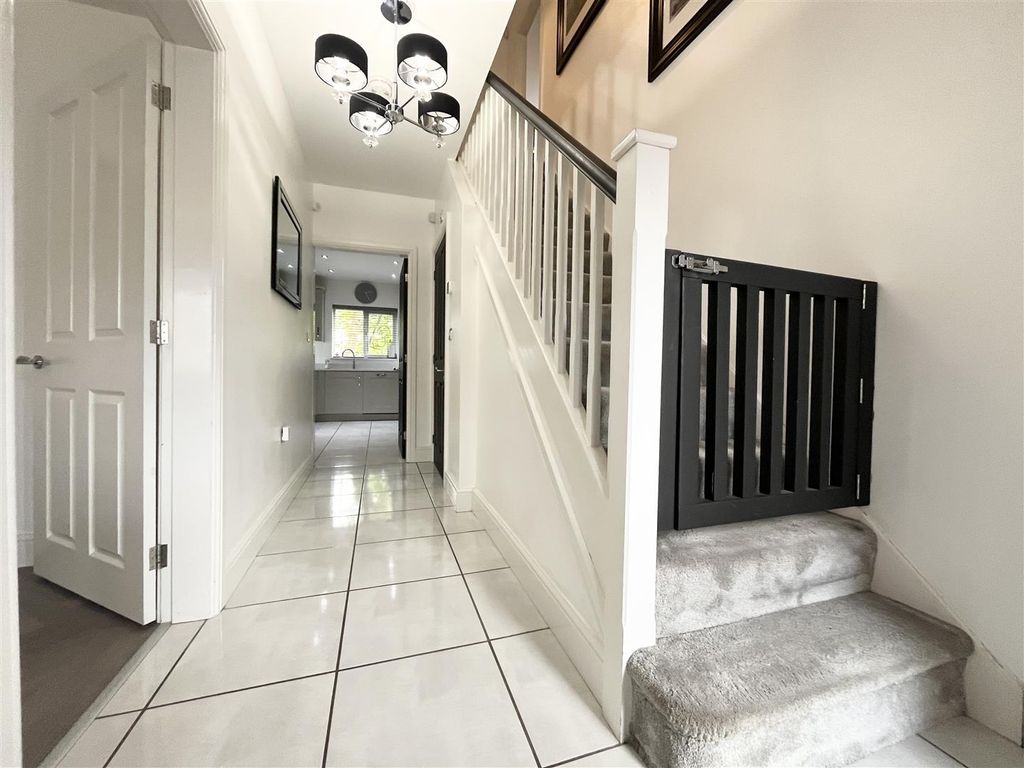 Property photo 3 of 32 Entrance