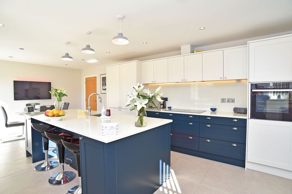 Property photo 3 of 25