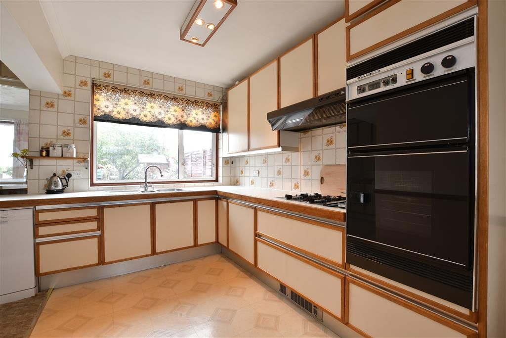 Property photo 3 of 14 Kitchen /Dining Room