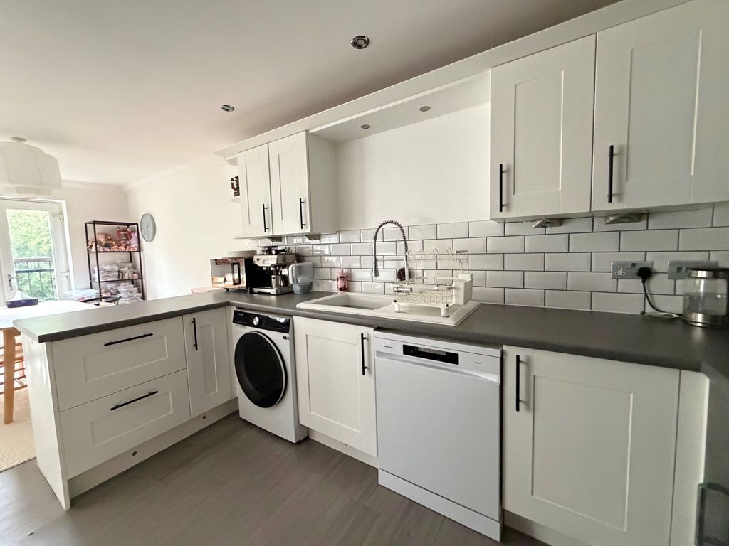 Property photo 3 of 14 Kitchen