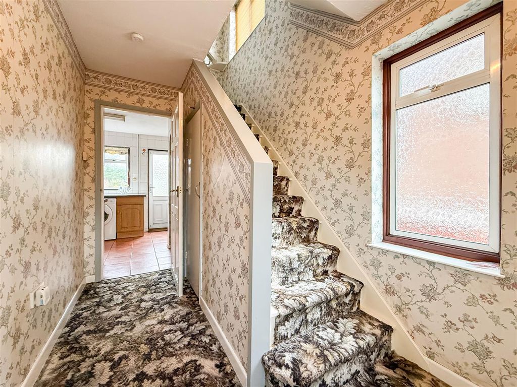 Property photo 3 of 15 Entrance Hall