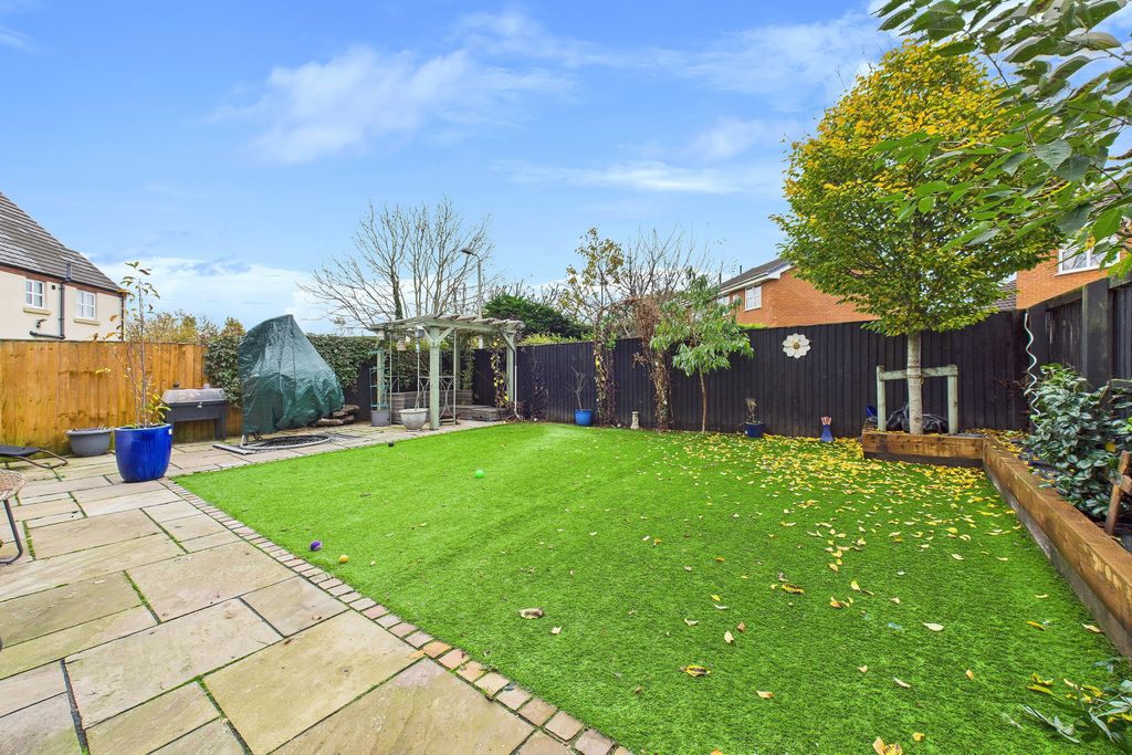 Property photo 2 of 14 Garden