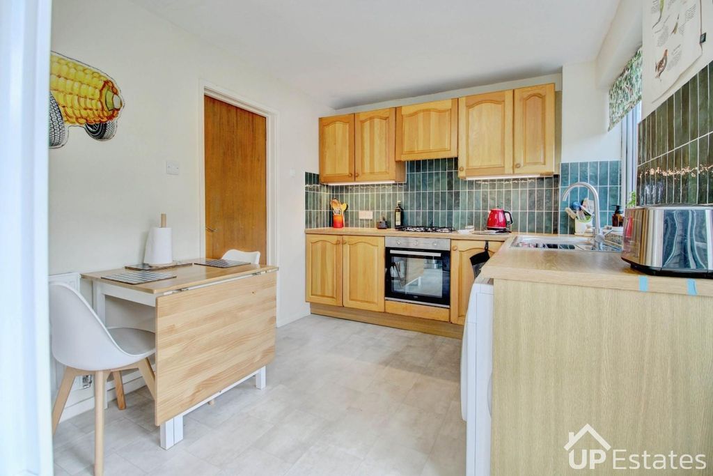 Property photo 3 of 24