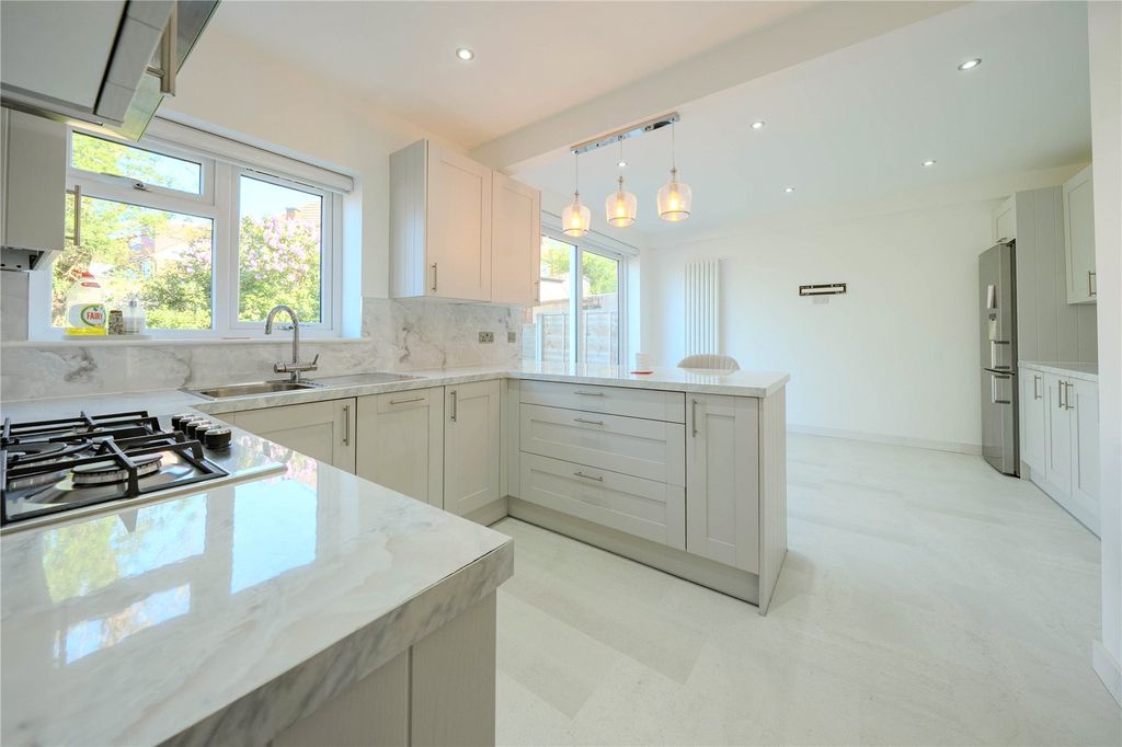 Property photo 2 of 13 Picture No. 35