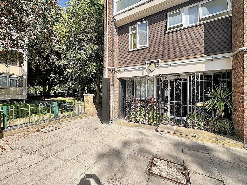 Property photo 1 of 13 Room For Rent In Hackney