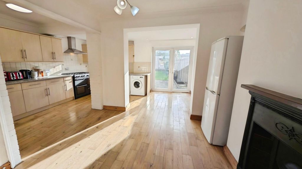 Property photo 2 of 29 4E543285-Pxl_20251023_092123283.Jpg