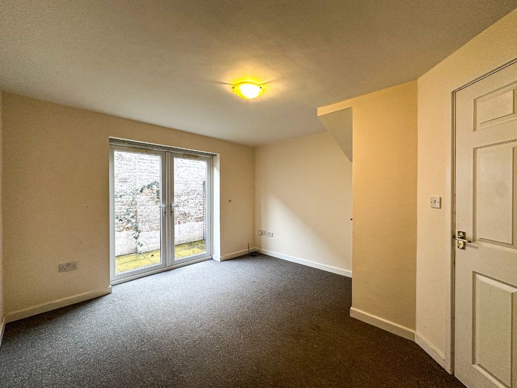 Property photo 2 of 12 3781023