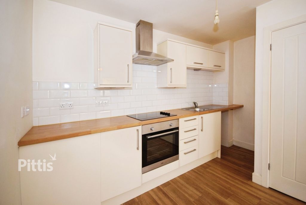 Property photo 3 of 9 Kitchen
